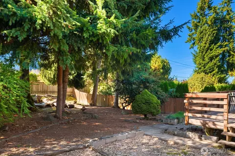 Exterior - 23930 23rd Dr SE, Bothell, WA 98021 photo 4 of 5