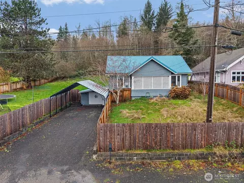 610 Barnhart St, Raymond, WA 98577
