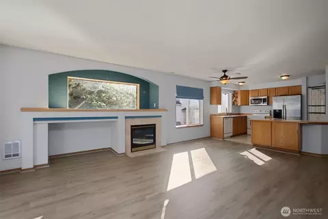 8833 1st St NE #J204, Lake Stevens, WA 98258
