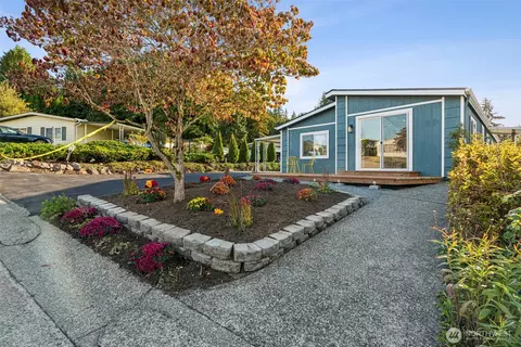 Exterior - 17125 Woodcrest Dr NE, Bothell, WA 98011 photo 3 of 10