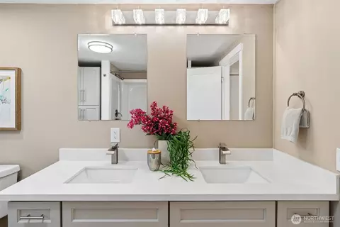 Bath - 17125 Woodcrest Dr NE, Bothell, WA 98011 photo 2 of 4
