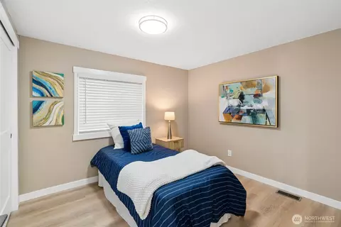 Bedroom - 17125 Woodcrest Dr NE, Bothell, WA 98011 photo 1 of 3