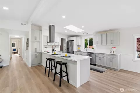 Kitchen - 17125 Woodcrest Dr NE, Bothell, WA 98011 photo 1 of 5
