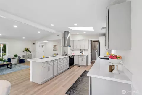 Kitchen - 17125 Woodcrest Dr NE, Bothell, WA 98011 photo 4 of 5
