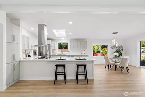 Kitchen - 17125 Woodcrest Dr NE, Bothell, WA 98011 photo 2 of 5