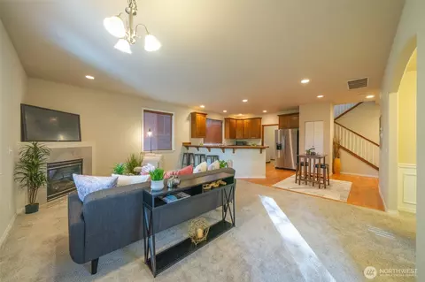Living - 9212 18th Ave W, Everett, WA 98204 photo 1 of 4