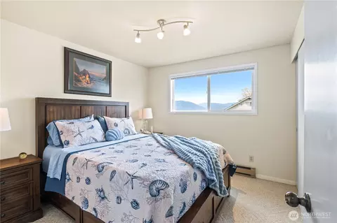 Bedroom - 9609 Samish Island Rd, Bow, WA 98232 photo 2 of 3