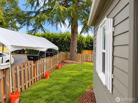 Exterior - 5021 Sperry Ln, Everett, WA 98203 photo 6 of 6