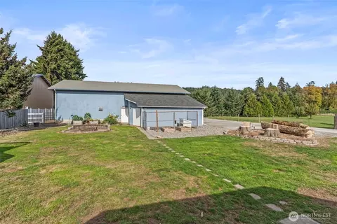 Exterior - 4714 Pine St, Longview, WA 98632 photo 6 of 10