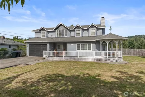 Exterior - 4714 Pine St, Longview, WA 98632 photo 2 of 10