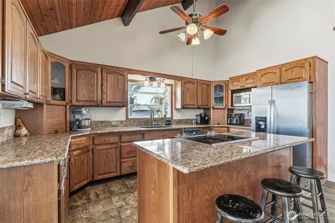Kitchen - 4714 Pine St, Longview, WA 98632 photo 2 of 2