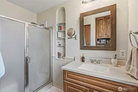 Bath - 4714 Pine St, Longview, WA 98632 photo 2 of 2