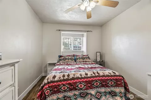 Bedroom - 4714 Pine St, Longview, WA 98632 photo 4 of 5