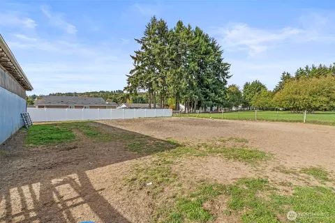 Exterior - 4714 Pine St, Longview, WA 98632 photo 7 of 10