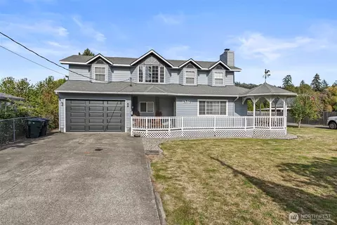 Exterior - 4714 Pine St, Longview, WA 98632 photo 1 of 10