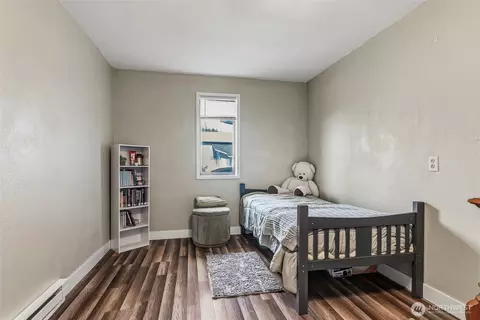 Bedroom - 4714 Pine St, Longview, WA 98632 photo 2 of 5