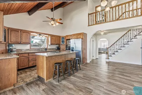 Kitchen - 4714 Pine St, Longview, WA 98632 photo 1 of 2
