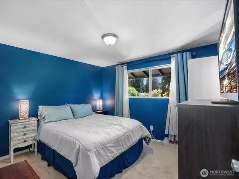 Bedroom - 19310 1st Ave SE, Bothell, WA 98012 photo 1 of 4