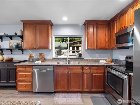 Kitchen - 19310 1st Ave SE, Bothell, WA 98012 photo 1 of 2