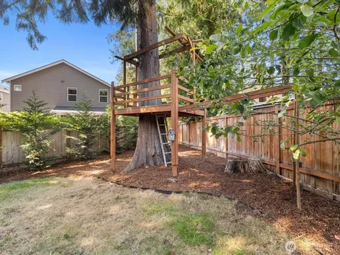 Exterior - 19310 1st Ave SE, Bothell, WA 98012 photo 7 of 10