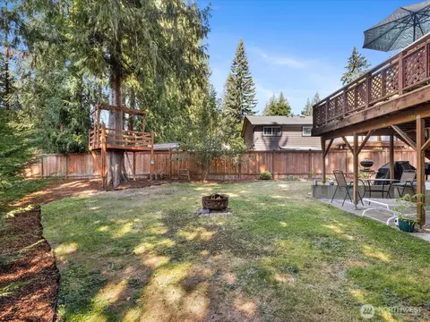 Exterior - 19310 1st Ave SE, Bothell, WA 98012 photo 8 of 10