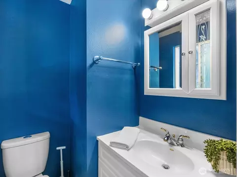 Bath - 19310 1st Ave SE, Bothell, WA 98012 photo 1 of 4