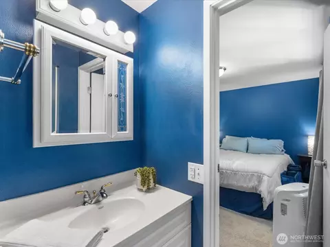 Bath - 19310 1st Ave SE, Bothell, WA 98012 photo 2 of 4