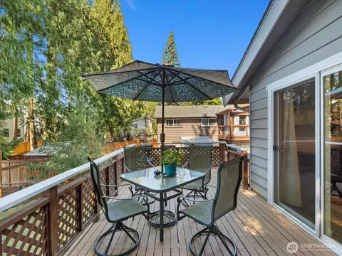 Exterior - 19310 1st Ave SE, Bothell, WA 98012 photo 4 of 10