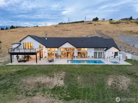 4795 Chelan Blvd, Manson, WA 98831