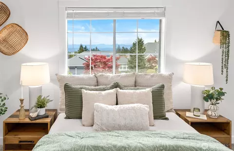 Bedroom - 10810 40th Ave SE, Everett, WA 98208 photo 3 of 4