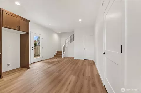 Living - 7018 Wetmore Ave #B, Everett, WA 98203 photo 3 of 4
