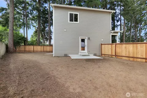 Exterior - 7018 Wetmore Ave #B, Everett, WA 98203 photo 2 of 3