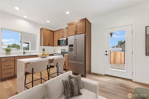 Kitchen - 7018 Wetmore Ave #B, Everett, WA 98203 photo 2 of 2