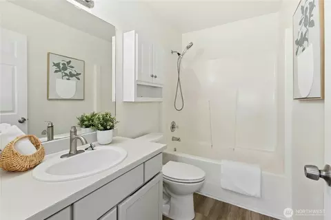 Bath - 14907 47th Dr SE, Everett, WA 98208 photo 3 of 3