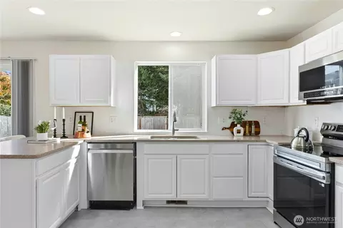Kitchen - 14907 47th Dr SE, Everett, WA 98208 photo 2 of 3