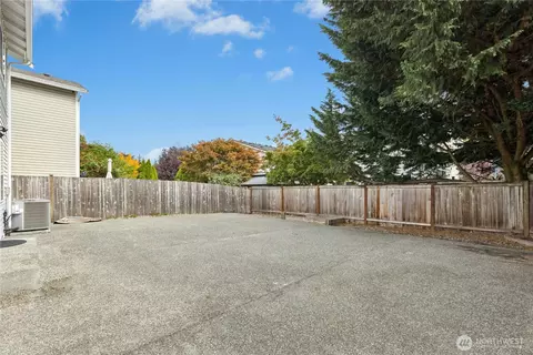 Exterior - 14907 47th Dr SE, Everett, WA 98208 photo 5 of 6