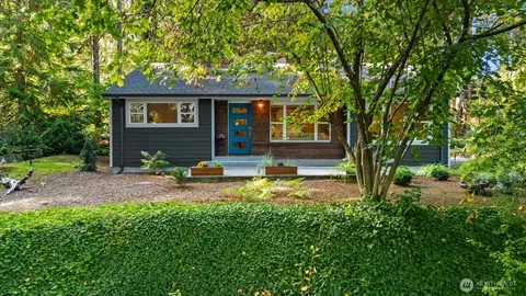 18731 Ballinger Way NE, Lake Forest Park, WA 98155
