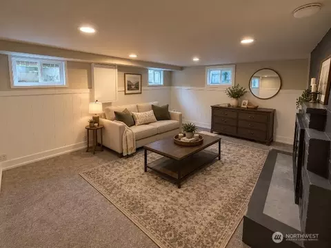 Living - 522 Hawthorne St, Everett, WA 98201 photo 3 of 3