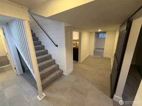 Entry Way - 522 Hawthorne St, Everett, WA 98201 photo 2 of 2