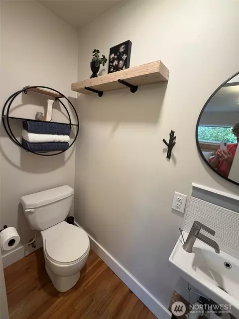 Bath - 522 Hawthorne St, Everett, WA 98201 photo 3 of 4