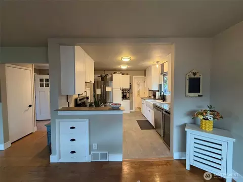Kitchen - 522 Hawthorne St, Everett, WA 98201 photo 2 of 4