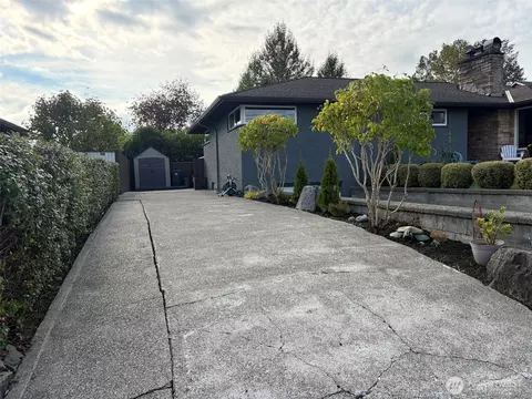 Exterior - 522 Hawthorne St, Everett, WA 98201 photo 2 of 5