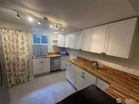 Kitchen - 522 Hawthorne St, Everett, WA 98201 photo 4 of 4