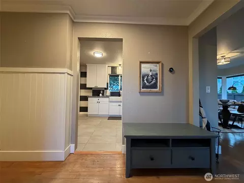 Entry Way - 522 Hawthorne St, Everett, WA 98201 photo 1 of 2