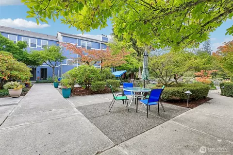 3935 226th Pl SE #207, Issaquah, WA 98029