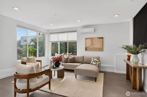 Living - 1615 S State St, Seattle, WA 98144 photo 1 of 1