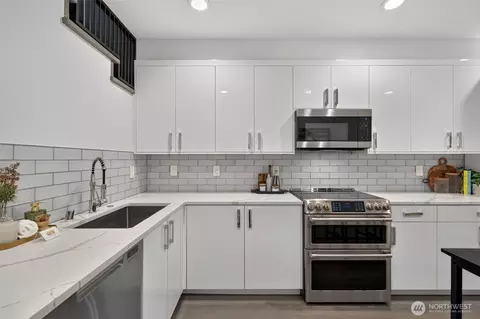 Kitchen - 1615 S State St, Seattle, WA 98144 photo 2 of 3
