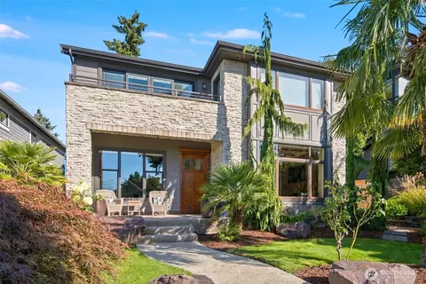 120 12th Ave, Kirkland, WA 98033