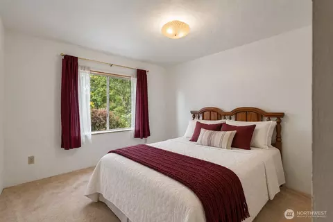 Bedroom - 12500 NE 197th Ct, Bothell, WA 98011 photo 2 of 4