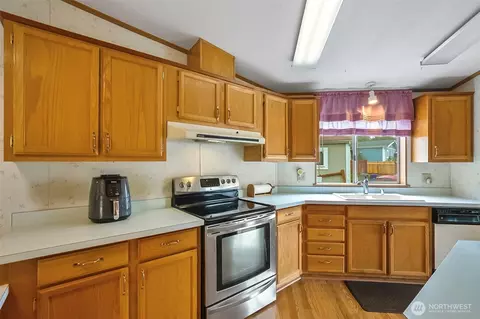 Kitchen - 12500 NE 197th Ct, Bothell, WA 98011 photo 2 of 5